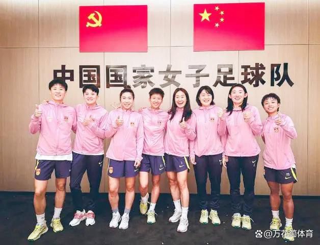 平易近国初年，东北豪绅周五爷横行一方，无恶不作，在一次掠取地盘时杀戮了草上飞的汉子。草上飞身世绺子，决心女扮男装为父报仇。她一次次地剿杀周家的狗腿子们，并劫走了周五爷的独子周正达。周五爷不单贿赂县长动用县公署的自卫团为其寻子，还请来了绺子的年夜当家的黑魁帮其四周探问。周正达自由不肯发展在如许的年夜宅门中，而在被草上飞绑走以后一次次目击了父亲的劣迹，终究下定决心帮忙草上飞，与这一伙勾搭在一路的黑恶权势相对抗。草上飞被匿伏惨遭重伤，几回为她拔刀互助的崔孀妇也被周五爷等人害死，草上飞终究决心用本身的死，换来周正达与父亲的终究破裂，让他永久也见不到本身的独苗，尝一尝掉往至亲的滋味……